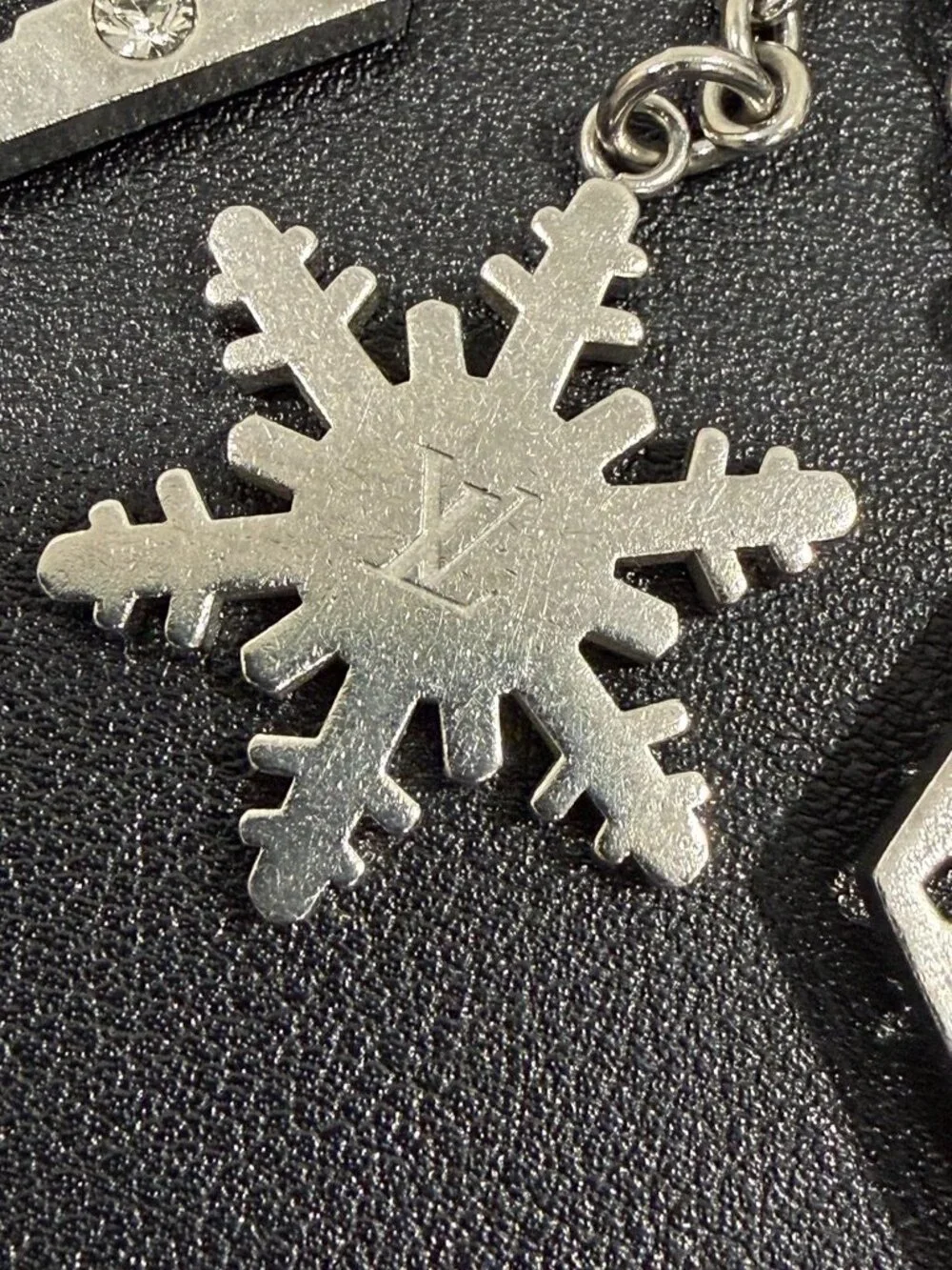 Louis Vuitton Flocon Snowflake Bag Charm/Key Ring Silver (JB1478) - Picture 2 of 5